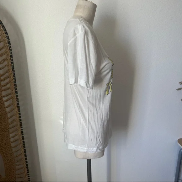 Junk Food Clothing The Beatles "I Want To Hold Your Hand" Tee - Picture 3 of 4
